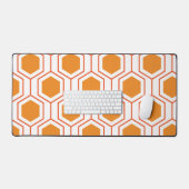 Abstract geometrical pattern in oranje and bureaumat (Keyboard & Muis)