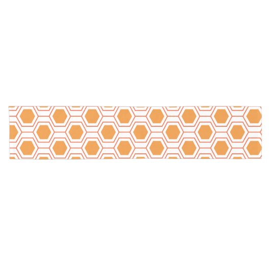 Abstract geometrical pattern in oranje and korte tafelloper (Horizontaal)