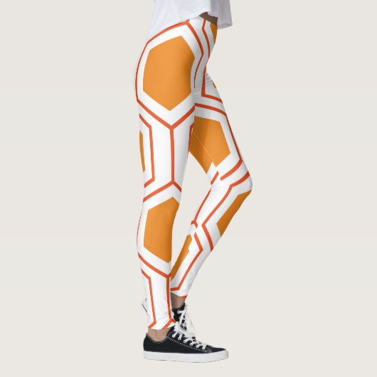 Abstract geometrical pattern in oranje and leggings (Rechts)