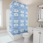 Abstract geometrisch blauw en wit patroon douchegordijn (In situ)