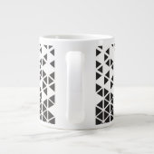 Abstract geometrisch ontwerp grote koffiekop (Achterkant)
