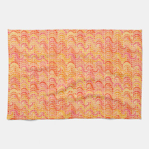 Abstract golfpatroon - oranje, koraal en goud theedoek