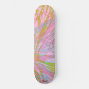 Abstract goudvlinderroze vioolpatroon persoonlijk skateboard