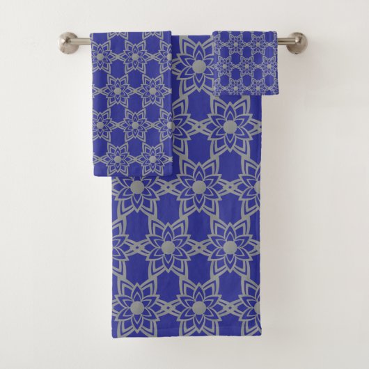 Abstract Gray Flower Mandala Pattern on Deep Blue Bad Handdoek (Insitu)