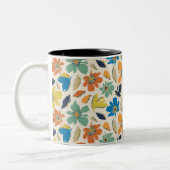 Abstract handgetekend boho bloemmotief tweekleurige koffiemok (Links)