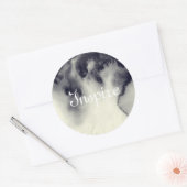 Abstract inktschilderij op grijs papier. ronde sticker (Envelop)