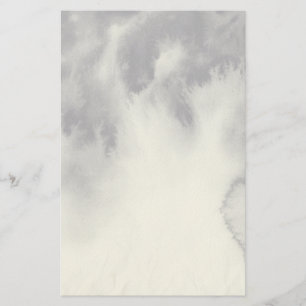 Abstract inktschilderij op grijze papiertextuur. briefpapier