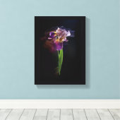 Abstract Iris Flower – Elegant Floral Art Canvas Afdruk (Insitu (Houten vloer))