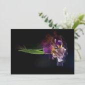 Abstract Iris Flower – Elegant Floral Art Feestdagenkaart (Staand voorkant)
