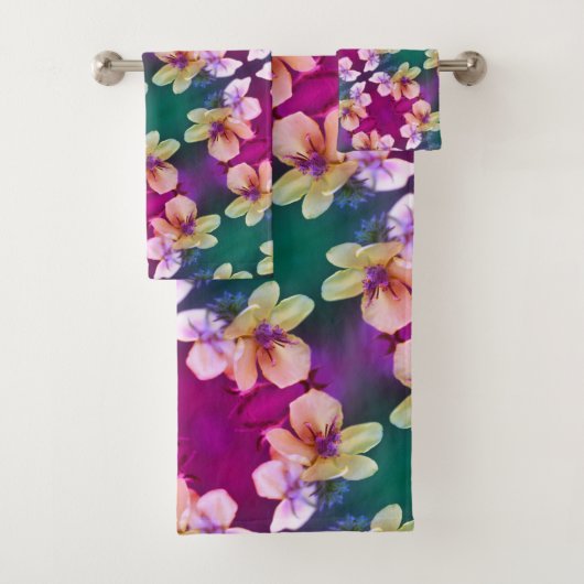 Abstract kunstpatroon met fijne geelbloem bad handdoek (Insitu)