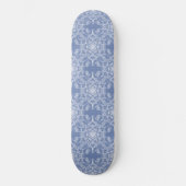 Abstract Lacy Fractal Snowflake Pattern op Blue Persoonlijk Skateboard (Voorkant)