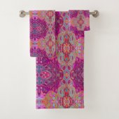 Abstract Magenta roze, blauw en rood Groovy Patroo Bad Handdoek (Insitu)