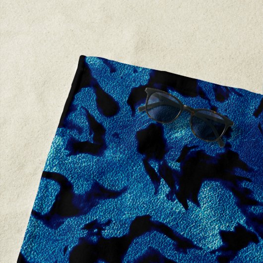 Abstract Magic - Navy Blue Grunge Black Strandlaken (In situ)