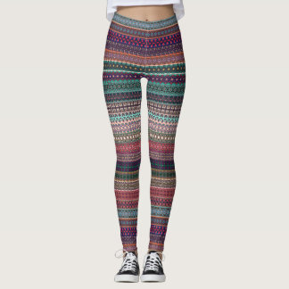 Abstract modelontwerp met tribale strips leggings