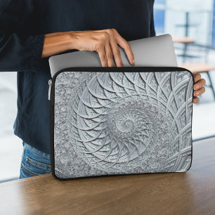 Abstract Monochrome lichte grijze spiraalfractie Laptop Sleeve