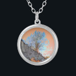 ABSTRACT MOUNTAIN TREE ZILVER VERGULDEN KETTING<br><div class="desc">Een abstract kunstontwerp van een eenzame bergboom.</div>
