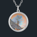 ABSTRACT MOUNTAIN TREE ZILVER VERGULDEN KETTING<br><div class="desc">Een abstract kunstontwerp van een eenzame bergboom.</div>