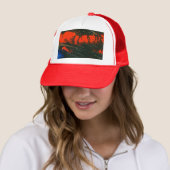 Abstract ontwerp in warm rood en cool blauw trucker pet (In situ)