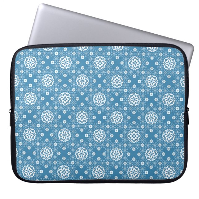 Abstract opengewerkte bloemenmotief in lichtblauwe laptop sleeve (Voorkant)