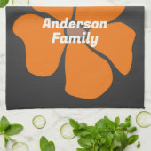 Abstract Orange Daisy Flower on Dark Theedoek (Gevouwen)