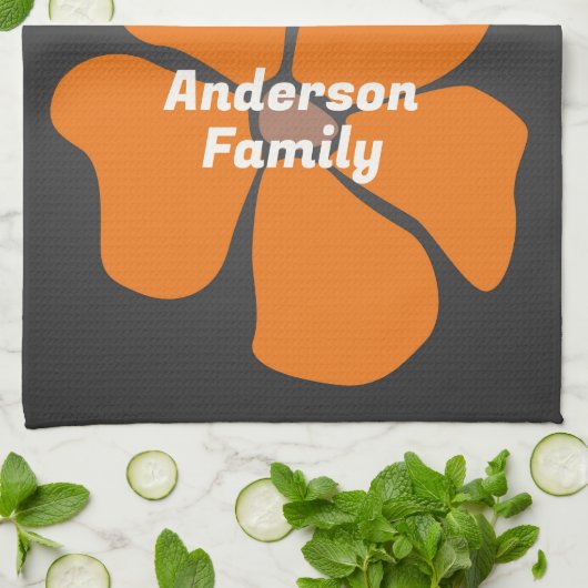 Abstract Orange Daisy Flower on Dark Theedoek (Gevouwen)