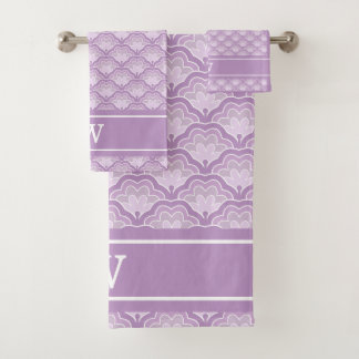 Abstract paars bloempatroon met monogram initiaal bad handdoek