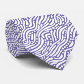 Abstract patroon 110523 - Wit op Periwinkle Stropdas (Opgerold)