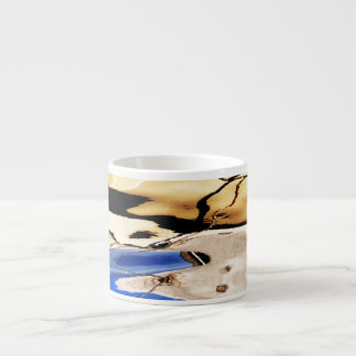 abstract patroon blauw, tint en zwarte espresso kop