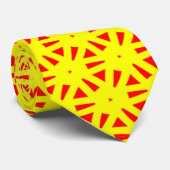 Abstract patroon met geboute Funky Yellow en Red S Stropdas (Opgerold)