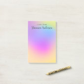 Abstract patroon met kleurrijke regenboogstijl post-it® notes (Op bureau)