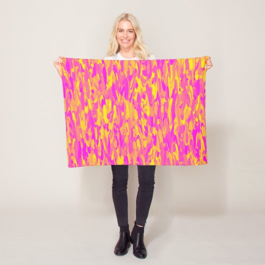Abstract patroon roze geel oranje fleece deken (In situ)