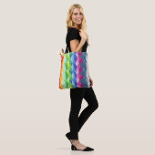 Abstract patroon voor geometrische regenboogstaafp tote bag (Op model)
