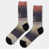 Abstract roodbruin roestig sokken (Links)