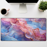 Abstract roze Paarse en gouden gepersonaliseerde Bureaumat<br><div class="desc">Verhoog uw werkruimte met deze gepersonaliseerde bureaumat met een boeiend abstract ontwerp in levendige roze en rustgevende paarse tinten, geaccentueerd met luxe gouden folie. De dynamische vormen en contrasterende kleuren creëer vormen een visueel verbluffende en inspirerende achtergrond voor uw werk. Maak het echt van jou door jouw naam of een...</div>