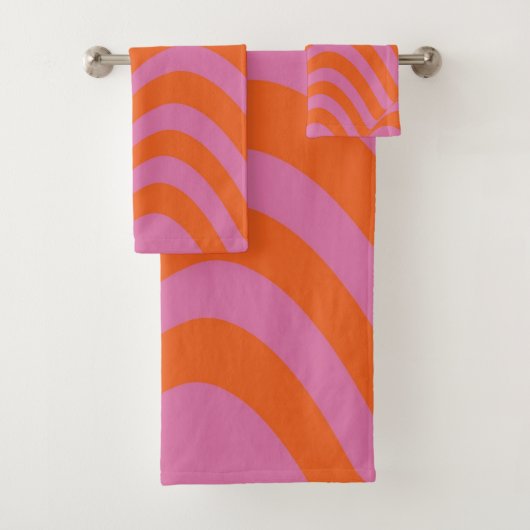 Abstract Roze Sinaasappel Retro Wavy Stripe Bold M Bad Handdoek (Insitu)