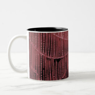 Abstract schilderen van een magenta roze kobweb tweekleurige koffiemok