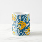 Abstract seamless pattern with tropical leaves and koffiemok (Center)