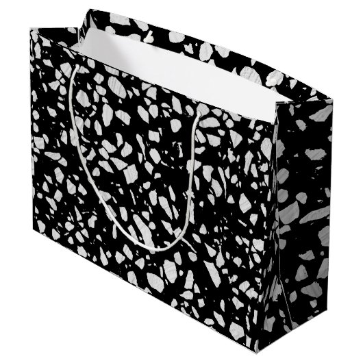 Abstract Terrazzo Mosaic Black en White Pattern Groot Cadeauzakje (Achterkant Gekanteld)