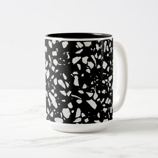 Abstract Terrazzo Mosaic Black en White Pattern Tweekleurige Koffiemok (Voorkant rechts)