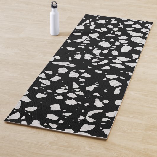 Abstract Terrazzo Mosaic Black en White Pattern Yogamat (In situ)