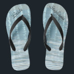 Abstract Water Bruid bruiloft aangepaste Teenslipp Teenslippers<br><div class="desc">Deze gepersonaliseerde, comfortabele bruid Teenslippers zijn een eenvoudig, elegant en chique geschenk voor leden van de bruids partij - bruid, bruidsmeisje, bruidsmeisje, bruidsmeisje... Ze zullen bijdragen aan de festiviteiten van uw trouwdag, vrijgezellenfeest of andere viering. Geweldig aan het strand! Makkelijk aan te passen naam en titel. Bijpassende canvas tas beschikbaar....</div>