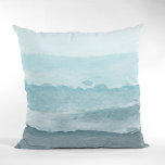 Abstract waterverf blauw zee kussen<br><div class="desc">Een prachtig abstract zee van de waterverf. Een blauw palet dat doet denken aan het strand en de oceaan.</div>