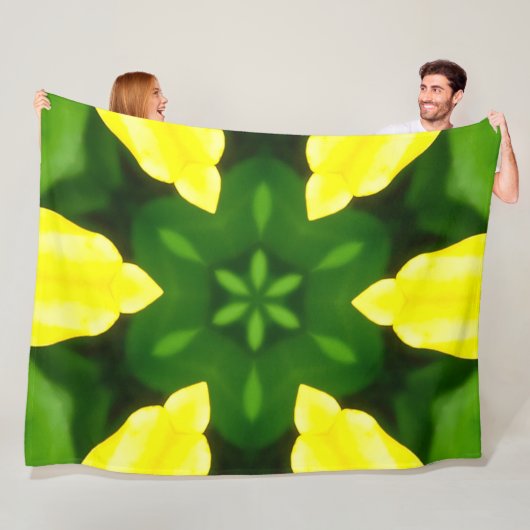 ABSTRACT YELLOW AND GREEN DRAWING. SAMER BRASIL. 3 FLEECE DEKEN (In situ)