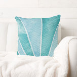 Abstract Zee Shell Coastal Tropical Beach Kussen<br><div class="desc">Stijlvolle,  kustwattenstaafkussens voorzien van een abstract ontwerp van de schelp van de waterverf in oceaanblauw en tropische turquoise. Perfect voor een strandhuis,  vakantieverhuur,  en nautisch huisdecor.</div>