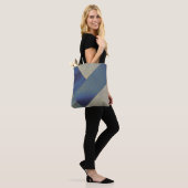 Abstract zeegezicht gebroken zigzag golven 09 tote bag (Op model)