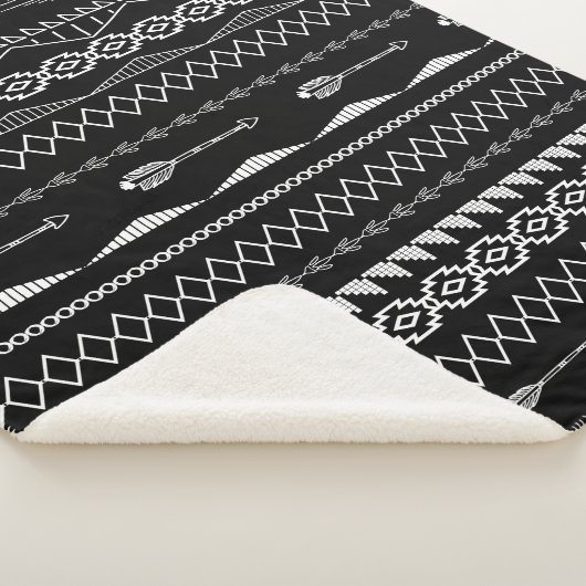 Abstract zwart-wit driehoeken pijlpatroon sherpa deken (3/4)