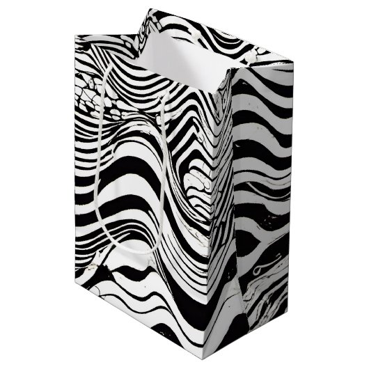 Abstract zwart-wit Wavy Medium Cadeauzakje (Voorkant Gekanteld)