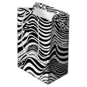 Abstract zwart-wit Wavy Medium Cadeauzakje (Achterkant Gekanteld)