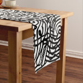 Abstract zwart-witlijnpatroon korte tafelloper (Voorbeeld)