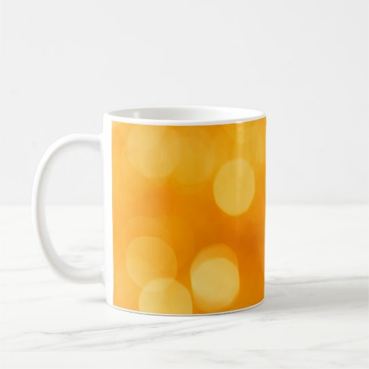 Abstracte achtergrondvervaging koffiemok (Links)